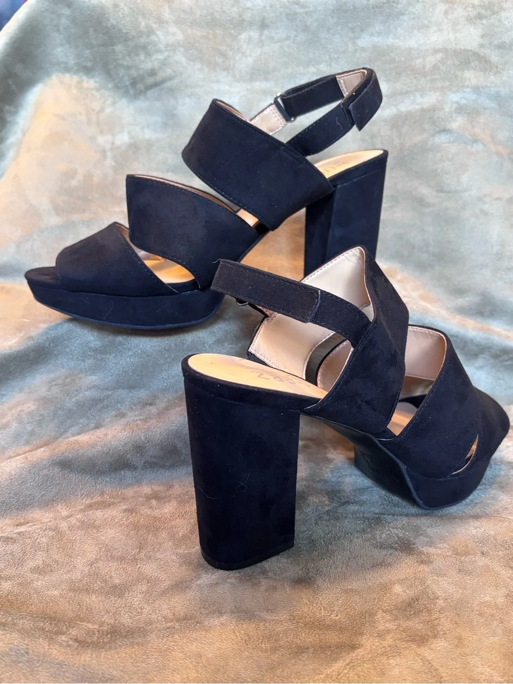 NATURALIZER SZ 8.5 Black Faux Suede Platform Block Heel Strappy/Adjust. Sandals